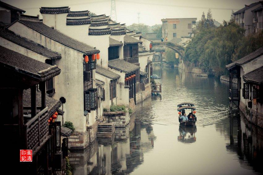 滕州小伙南京站台勇救落轨乘客